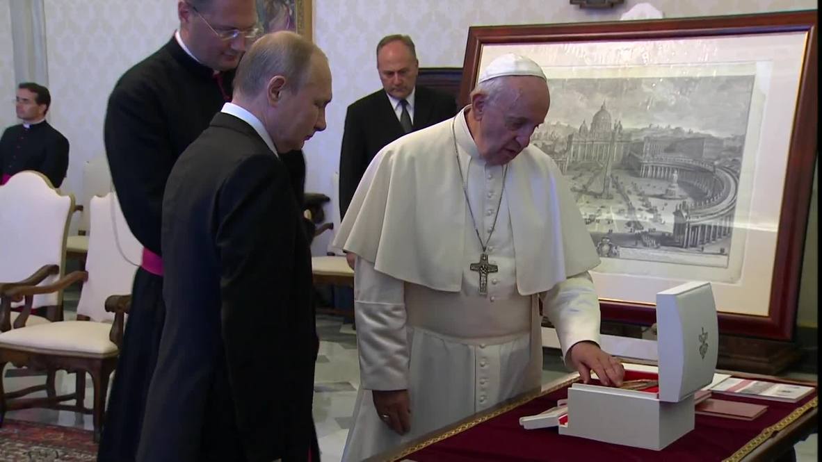 El Vaticano: Putin y el papa Francisco intercambian regalos tras su reunión