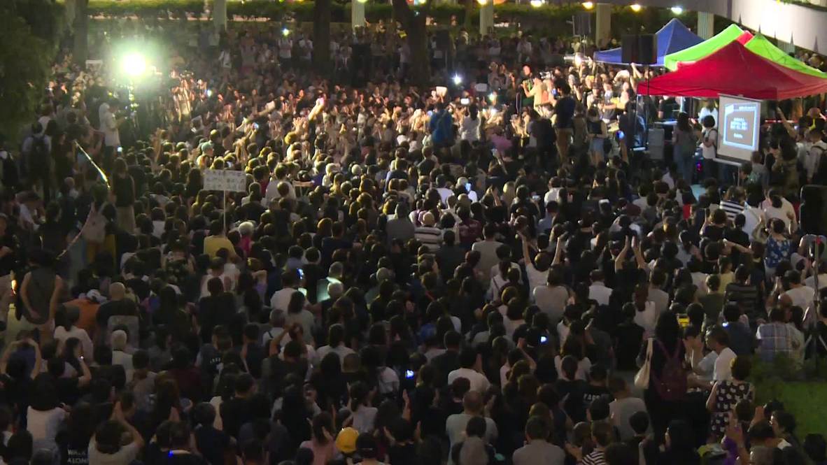 Hong Kong: Thousands of mothers join demo to show support for anti-extradition protesters