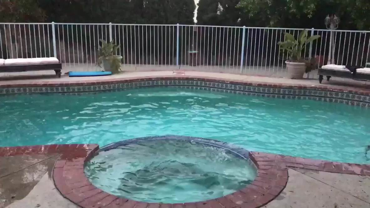 USA: LA pool spilled over as quake rattles California