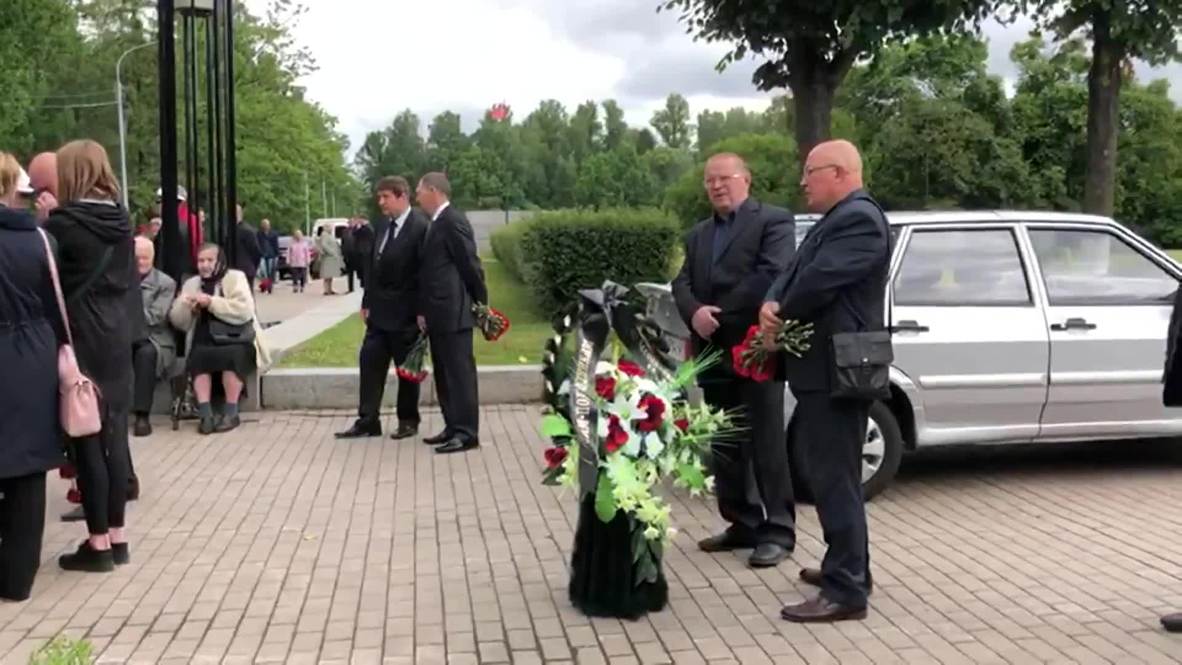 Россия: На Серафимовском кладбище в Санкт-Петербурге похоронили моряков-подводников