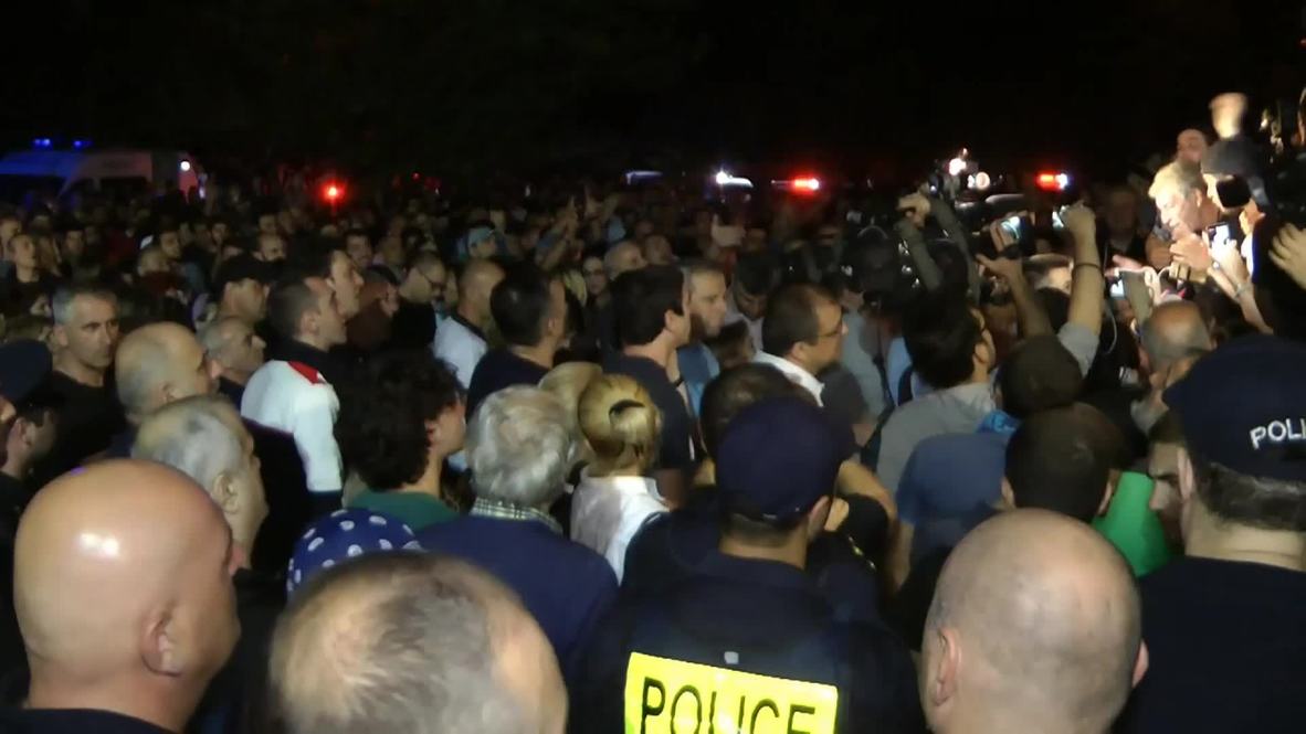 Georgia: Hundreds protest outside TV station after host insults Putin on air