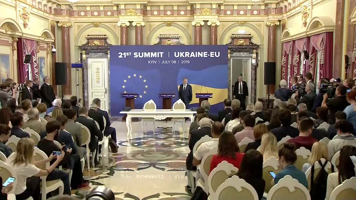 Украина: Зеленский высказался о возможном снятии экономической блокады Донбасса
