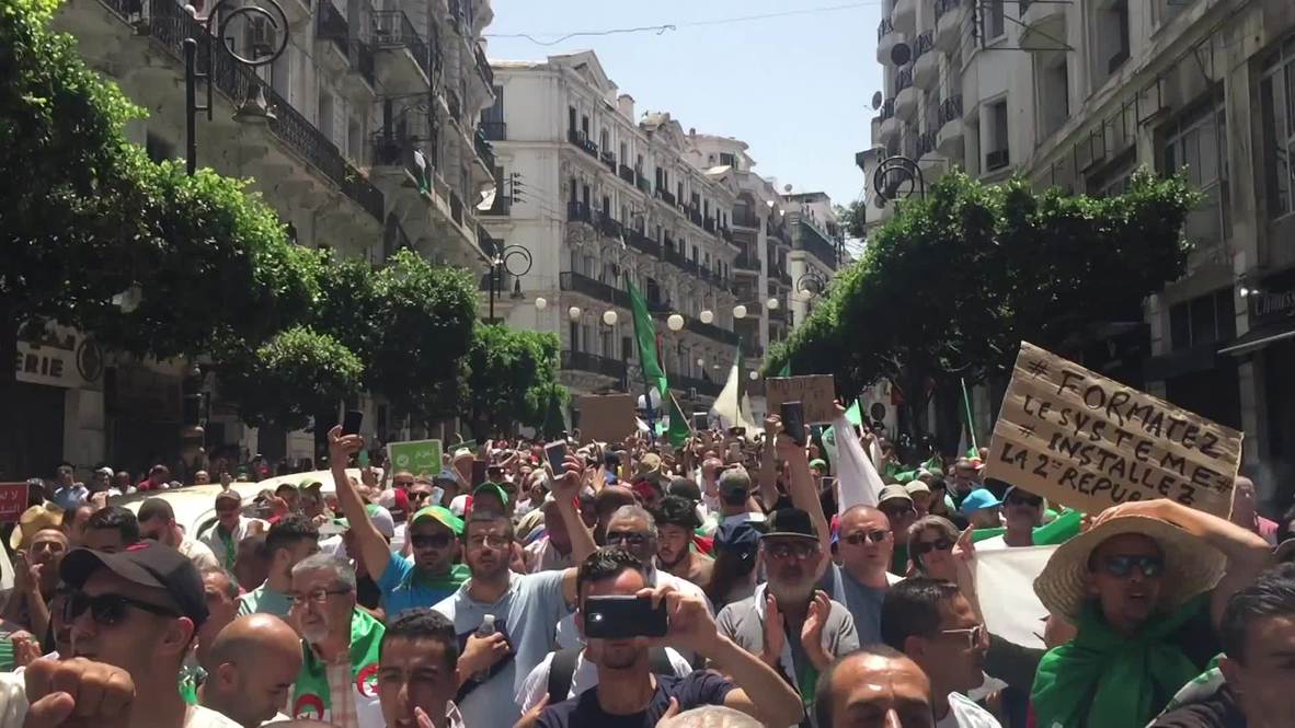 Algeria: Protesters fill the streets for 21st week demanding old guard's resignation