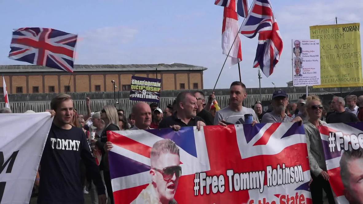 UK: Tommy Robinson supporters target prison after former EDL leader jailed