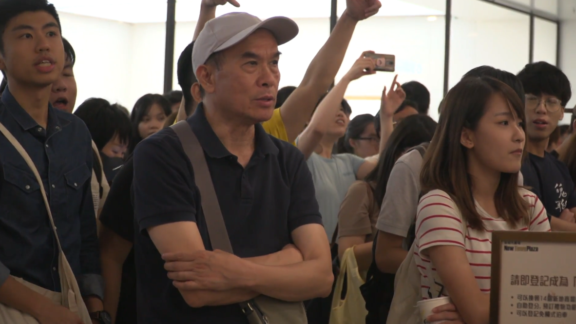 Hong Kong: Dozens demand answers from mall mgt. for letting police evict protesters