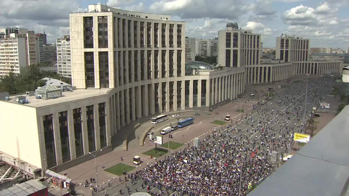 Russia: Thousands protest in Moscow after opposition candidates barred from vote