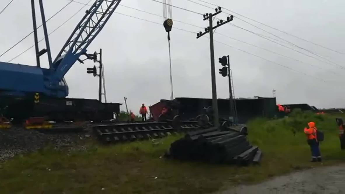 Россия: 23 вагона грузового поезда сошли с рельсов в Республике Коми