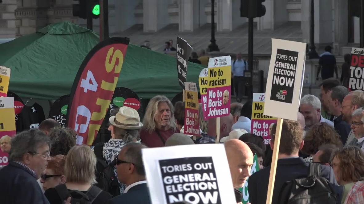 UK: Protesters gather ahead of announcement of new PM