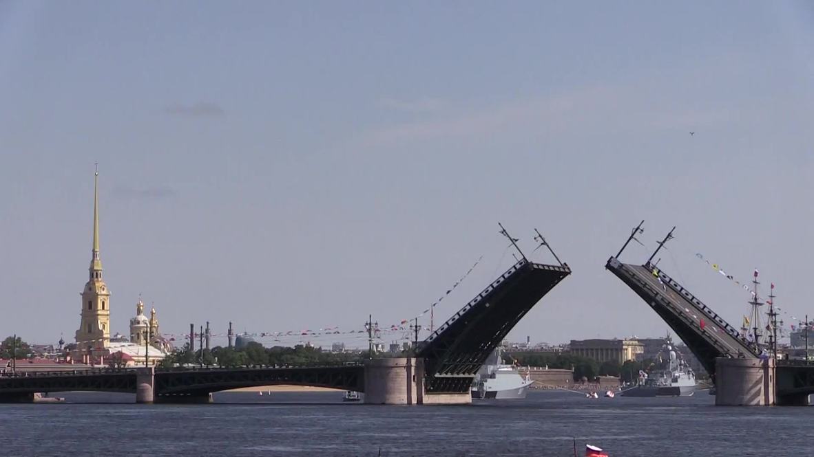 Россия: Готовность N1. В Санкт-Петербурге прошла генеральная репетиция парада ко дню ВМФ