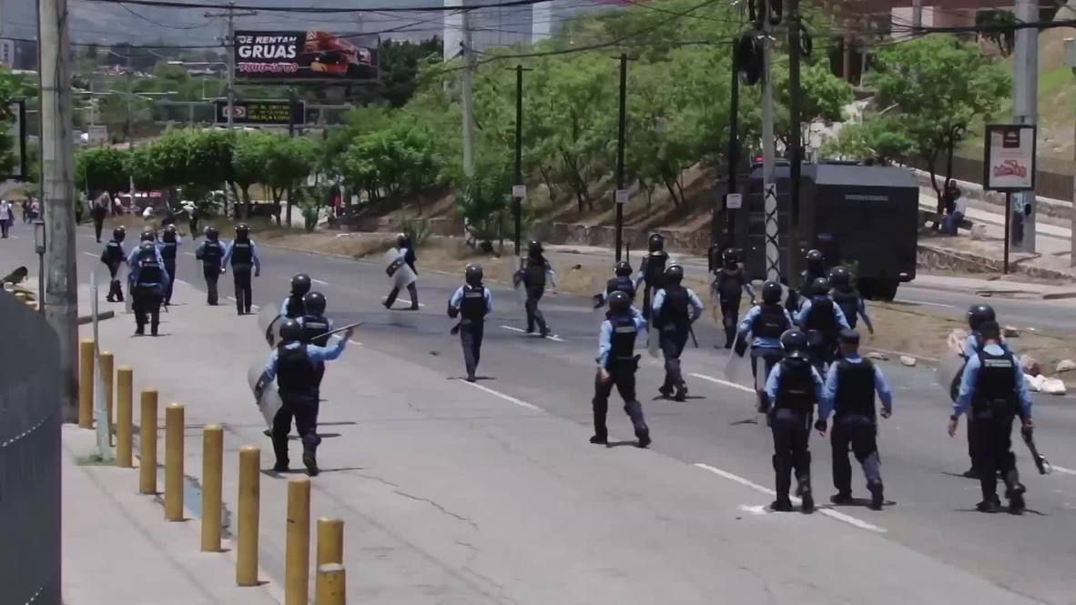 Honduras: Violentos enfrentamientos entre manifestantes que piden renuncia del presidente y la policía
