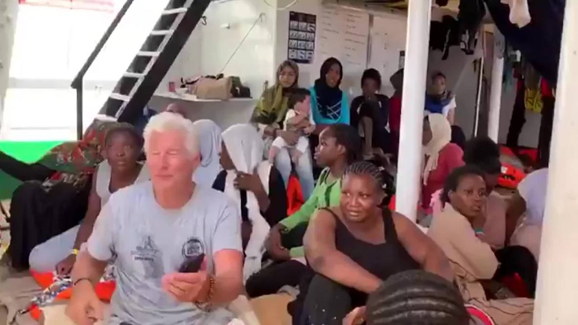 Italy: Richard Gere visits migrants on rescue ship near Lampedusa