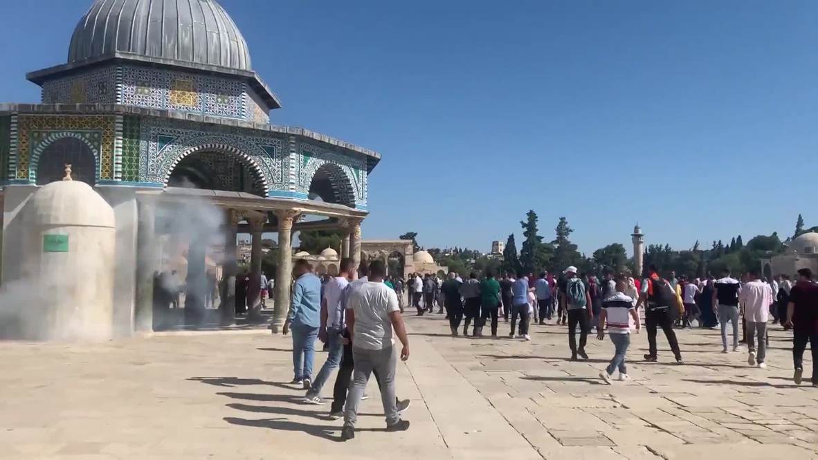 Jerusalén Este: Fieles rezan en Al-Aqsa en Eid al-Adha, antes de los enfrentamientos con la policía