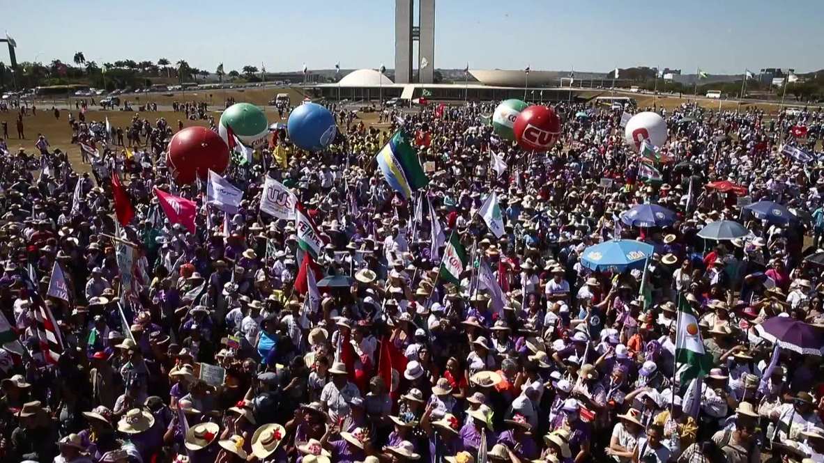 Brasil: Miles de mujeres marchan en protesta contra el presidente Jair Bolsonaro