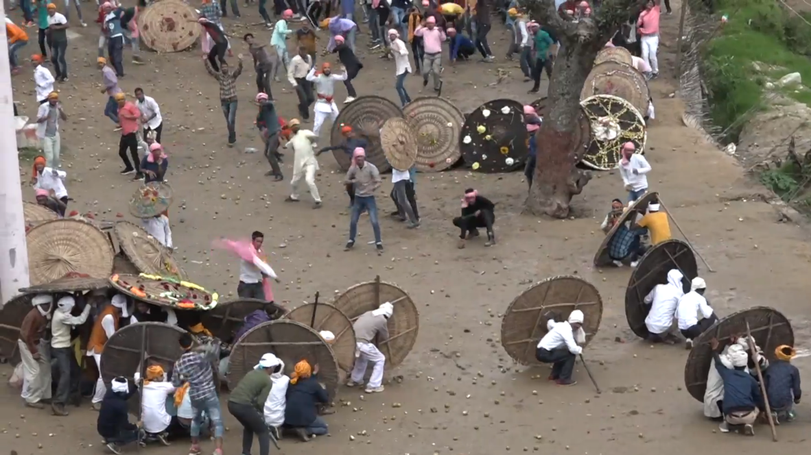 India: At least 100 injured in Indian stone throwing Bagwal festival