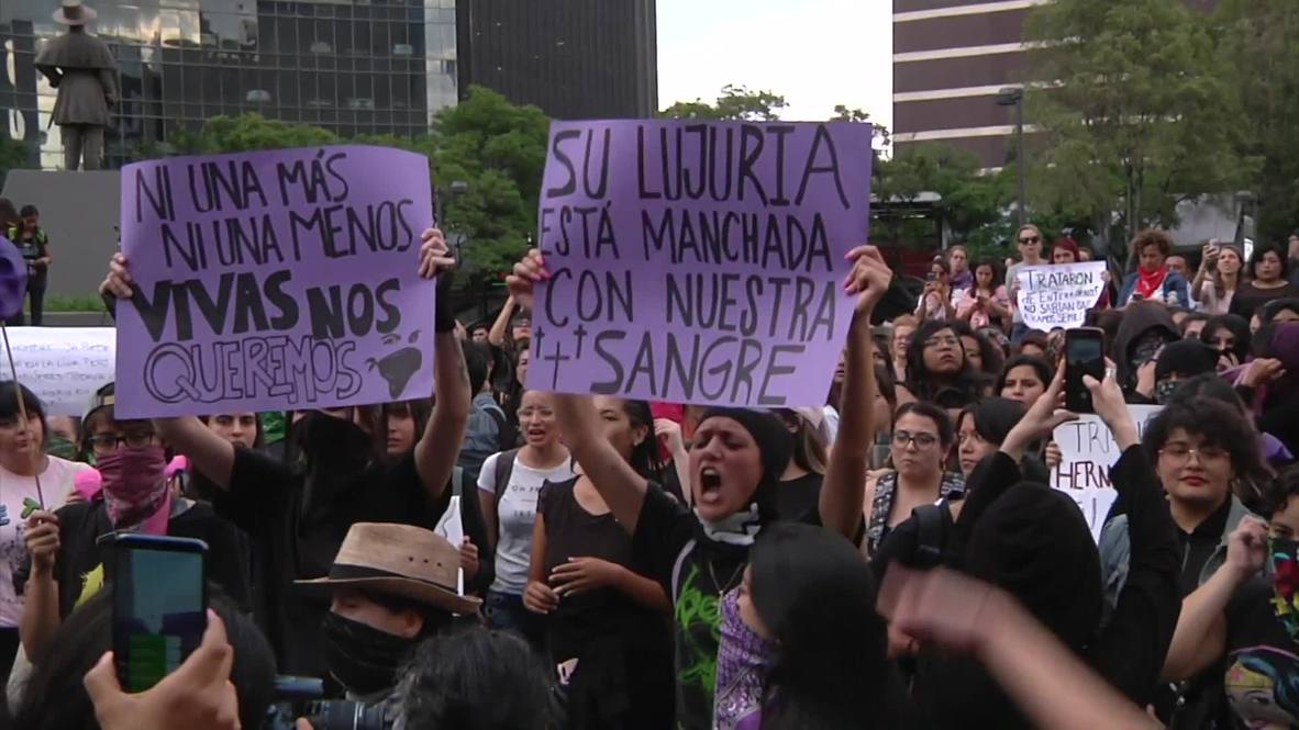 México: Mujeres marchan contra la violencia de género tras presunta violación de policías a adolescente