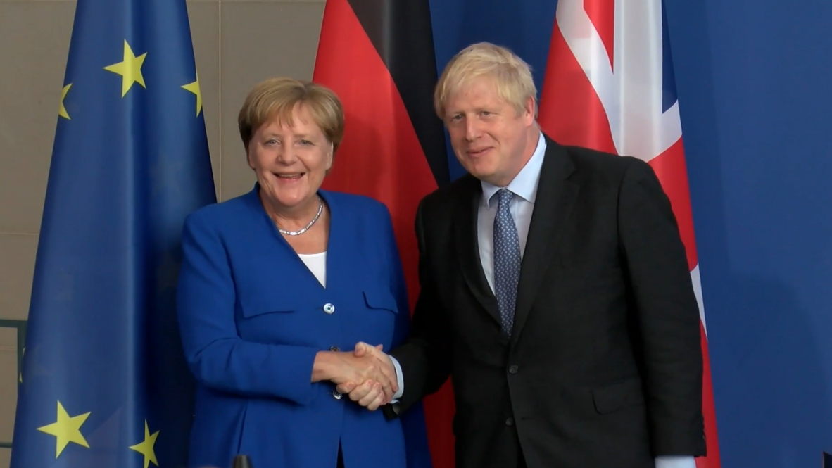 Alemania: Merkel da 30 días a Johnson para alcanzar un acuerdo que evite el Brexit duro