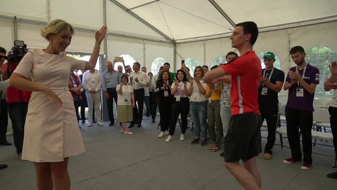 Russian MFA's spokesperson shows traditional dance skills at youth forum
