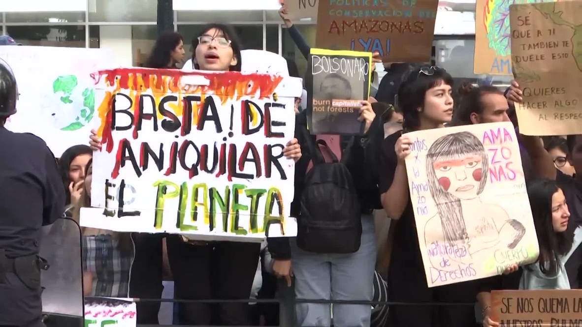 Perú: Protesta frente a la embajada de Brasil contra los incendios en el Amazonas