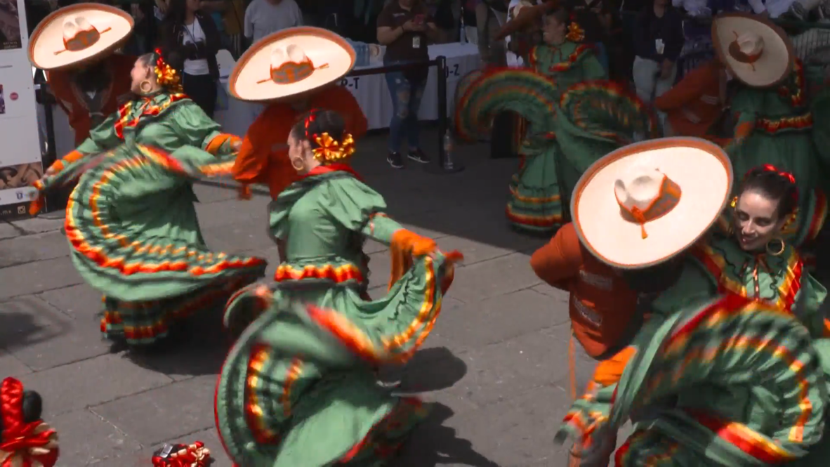 Mexican folk dancers break world record at Guadalajara festival