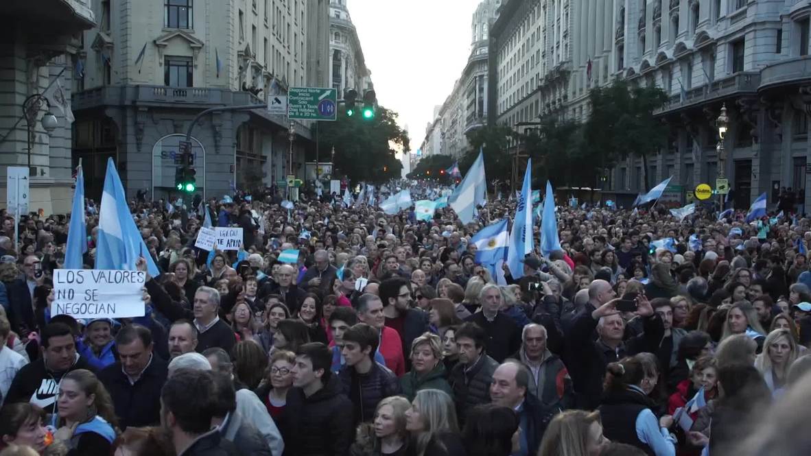 Argentina: Miles toman las calles de Buenos Aires para expresar su apoyo al Presidente Macri