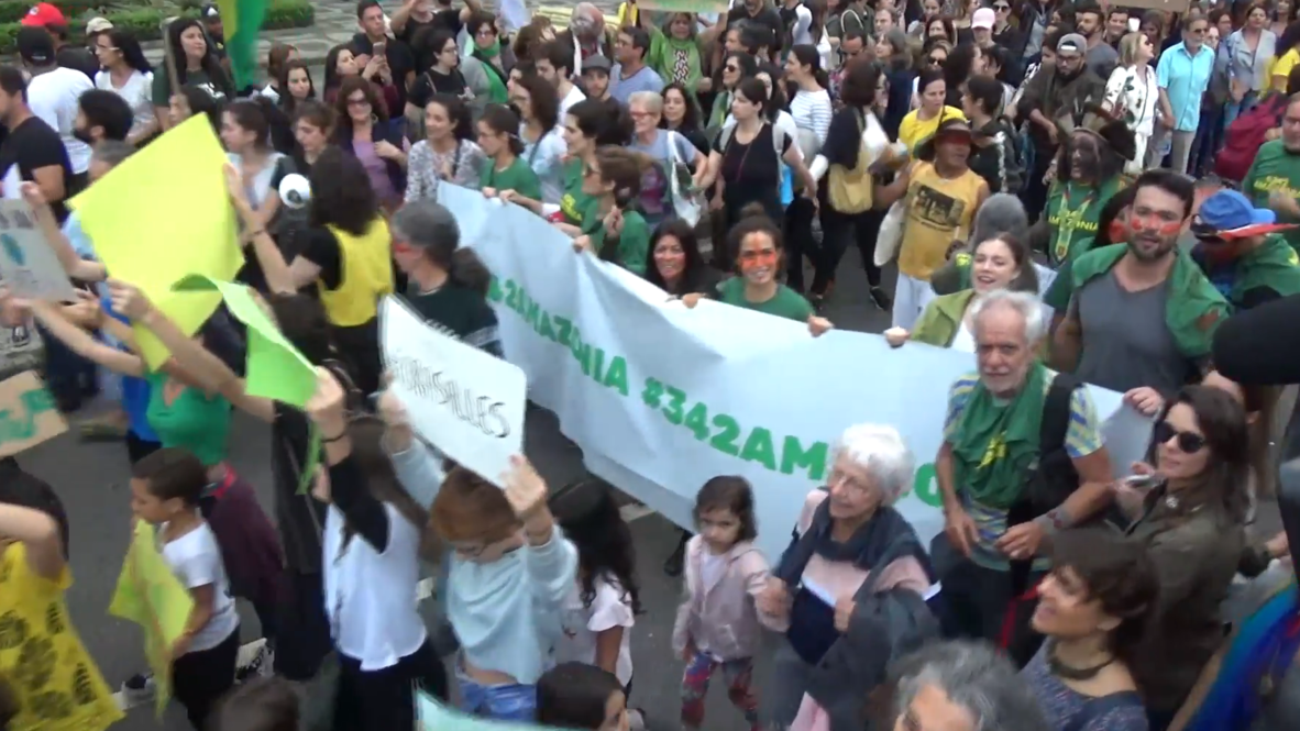 Brasil: Manifestantes denuncian en Río la política ambiental de Bolsonaro mientras la Amazonia arde