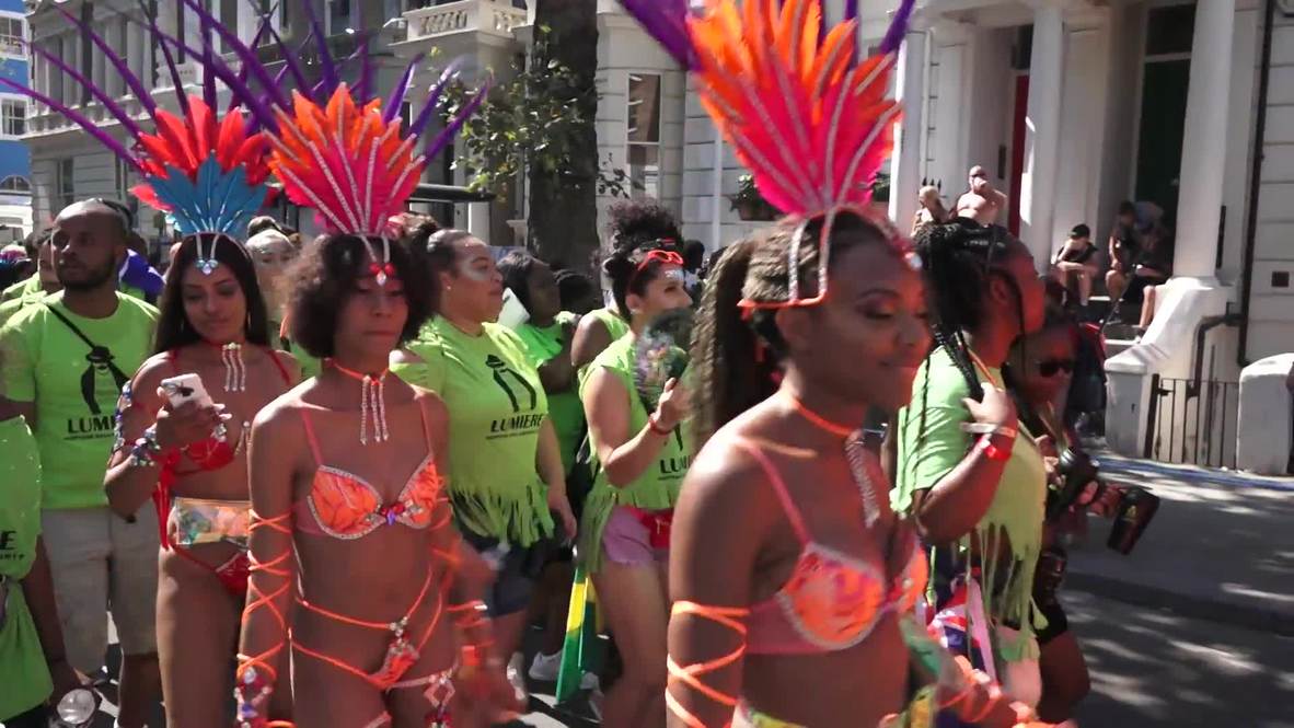 Reino Unido: Miles de personas salen a las calles para celebrar en el carnaval de Notting Hill