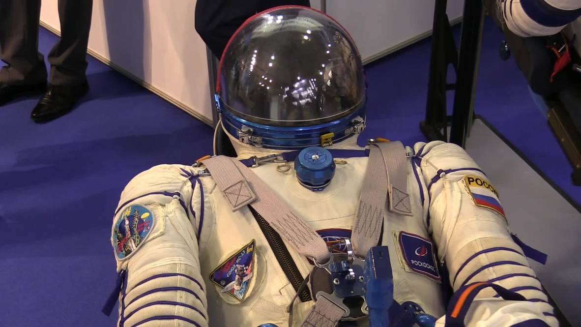 Россия: Скафандр для экипажа корабля "Федерация" представили на МАКС-2019