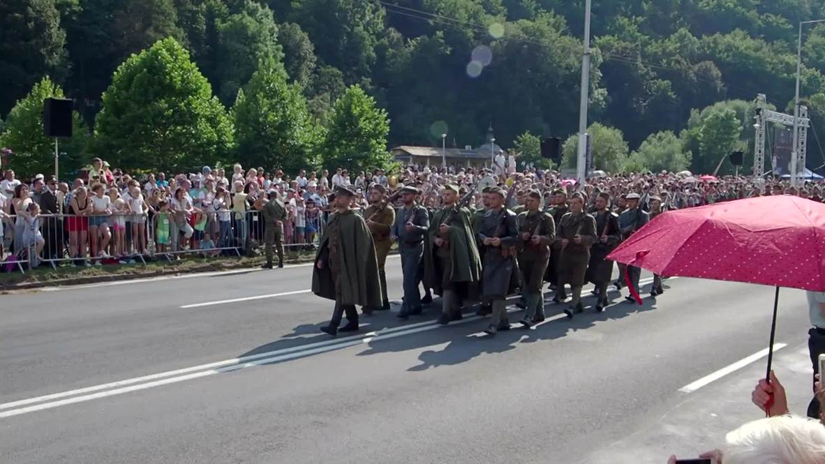 Slovakia: Thousands attend 75th anniversary of Slovak National Uprising