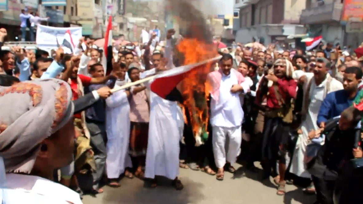 Yemen: Flags burn as protesters rally against UAE presence in Yemen
