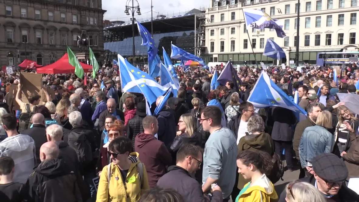 UK: Thousands protest Johnson's suspension of parliament in Glasgow