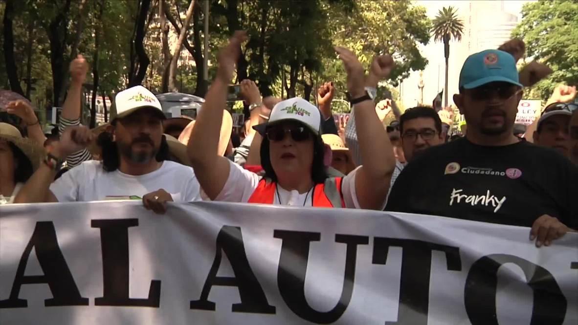 Mexico: 'Enough of all this!' - Thousands march to demand AMLO's resignation