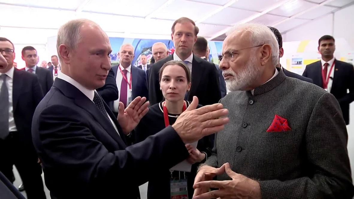 Russia: Putin gives Modi a tour around shipbuilding complex