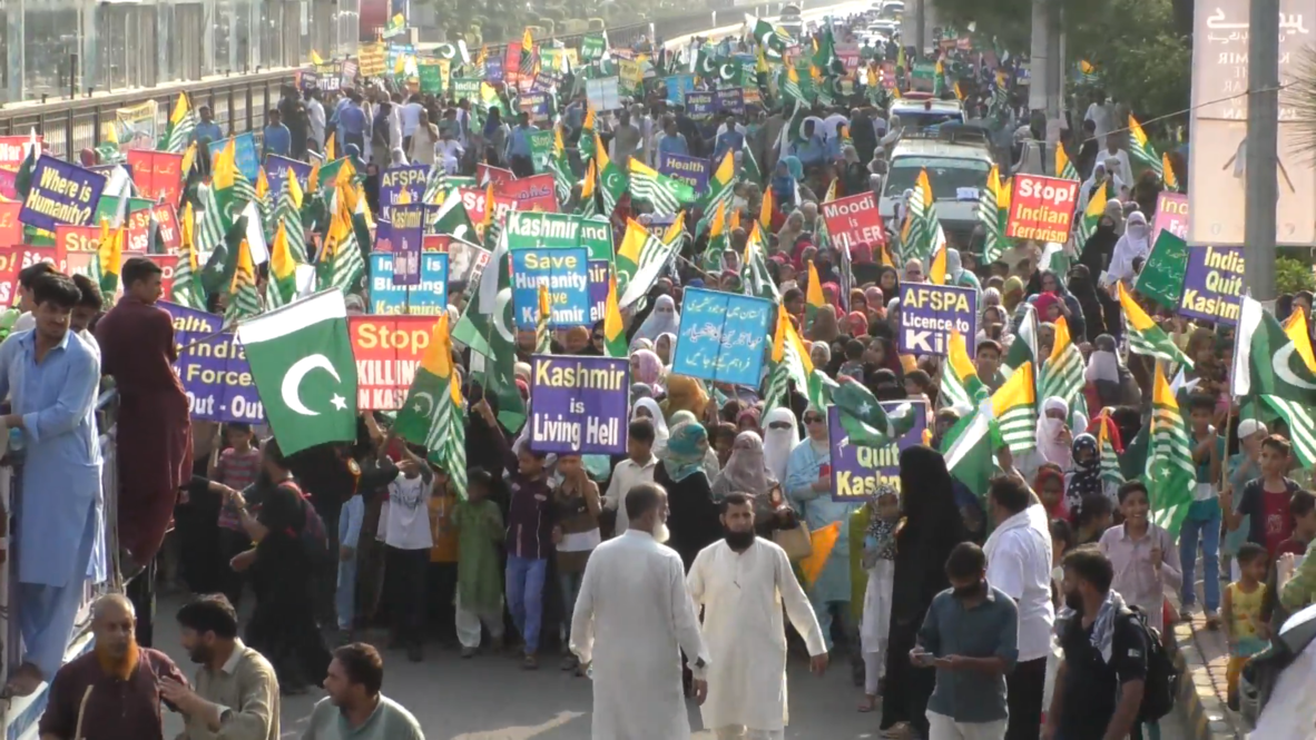 Pakistán: "Condenamos el terrorismo de la India" - Cientos de personas protestan en Islamabad