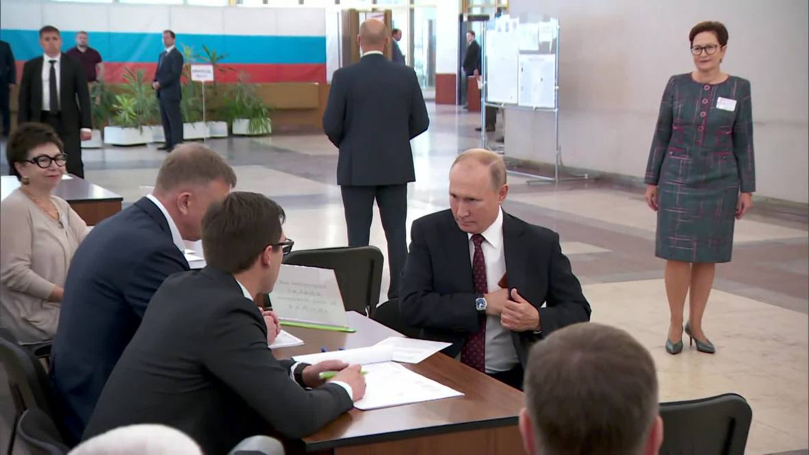 Russia: Putin casts vote in Moscow city council elections