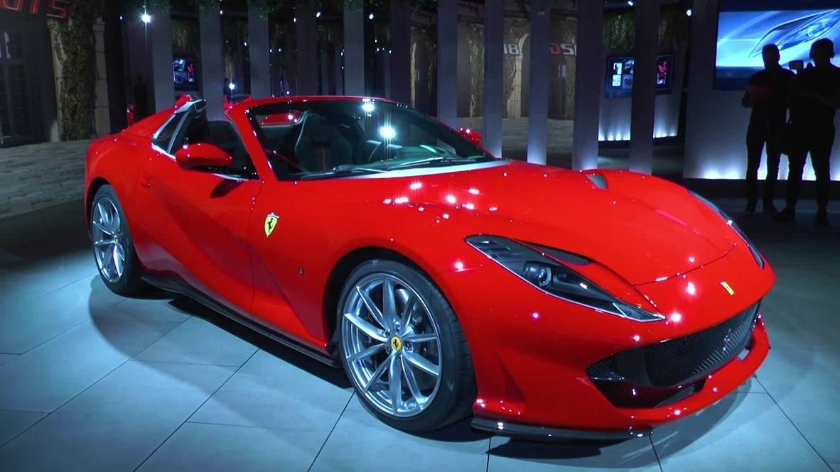 Italia: Dos nuevos supercoches son revelados en la exposición 'Universo Ferrari’