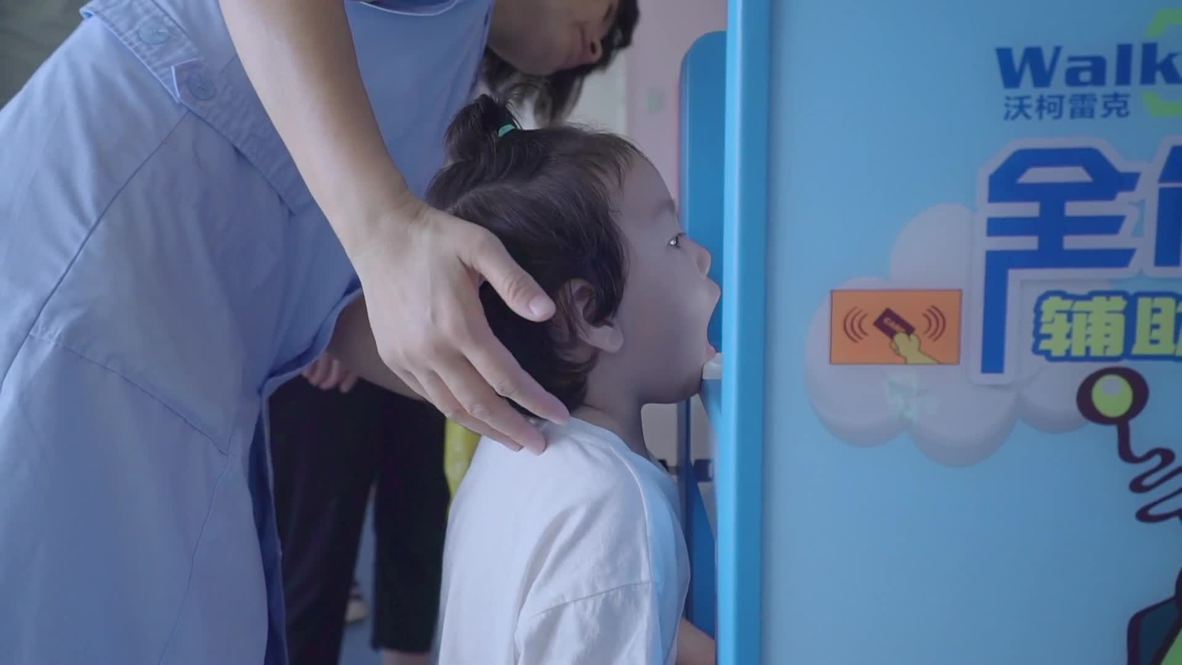 Robot Doctor performs health checks on toddlers in Suzhou