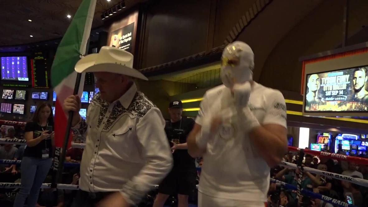 USA: Tyson Fury embodies Mexican wrestler persona when sparring