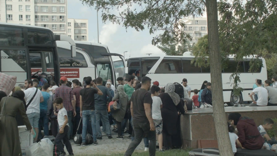 Turkey: Convoy of Syrian refugees leaves Istanbul for Syria