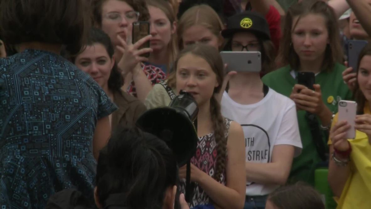 USA: 'Never give up' - Thunberg speaks at climate demo outside White House