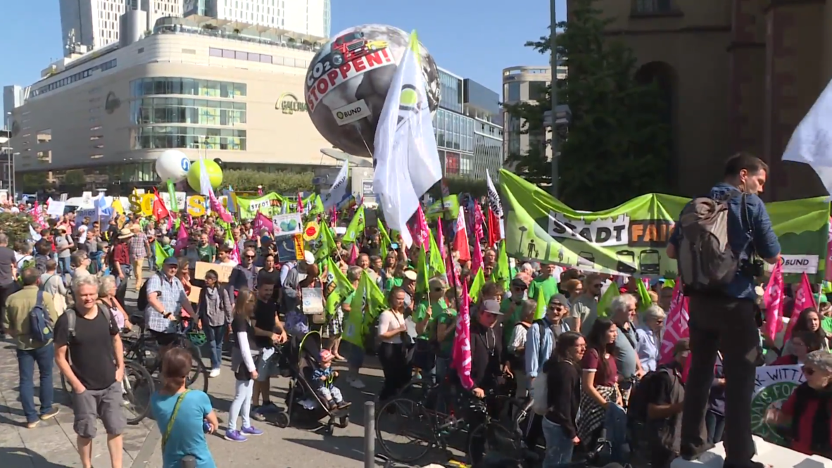 Alemania: Activistas climáticos protestan en Frankfurt contra el Salón Internacional del Automóvil