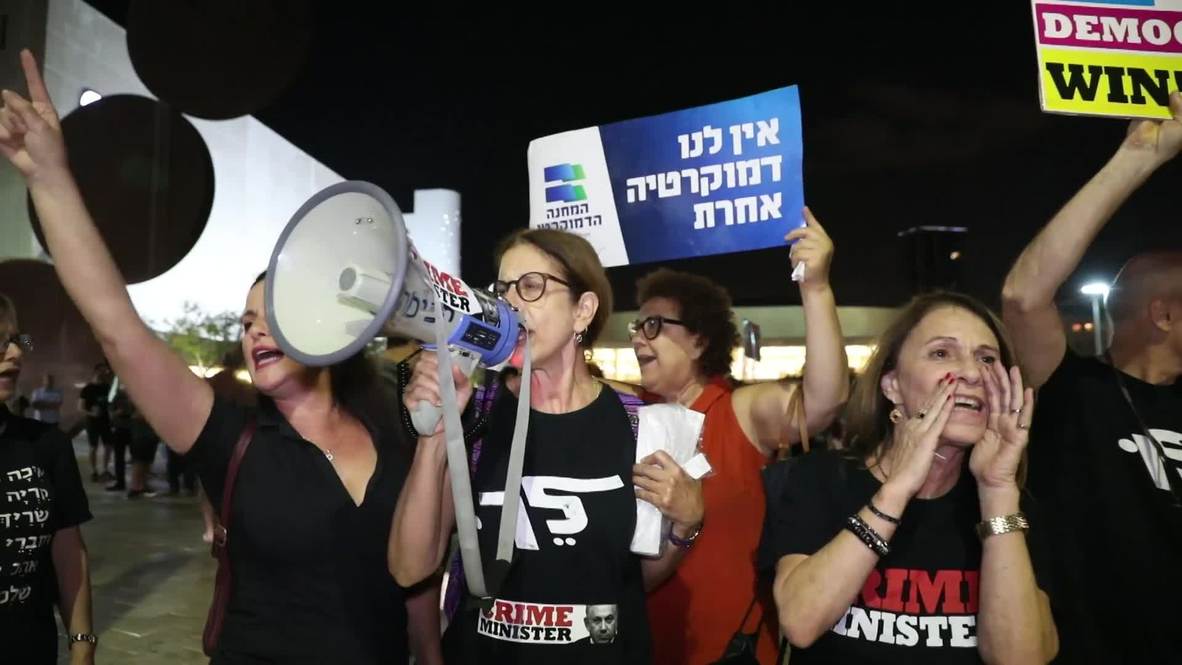 Israel: Scores rally against Netanyahu's 'corrupt' government in Tel Aviv