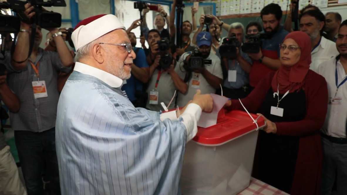 Tunisia: Frontrunner Abdelfattah Mourou casts ballot in presidential election