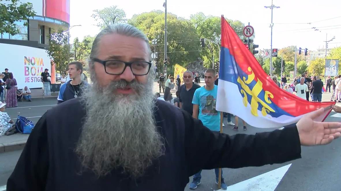 Serbia: Scuffles erupt as anti-LGBT protesters try to block pride parade