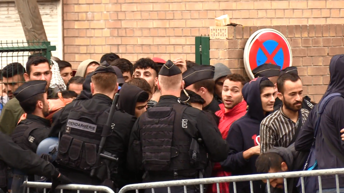 France: Police evacuate over a thousand migrants from Grande-Synthe camp