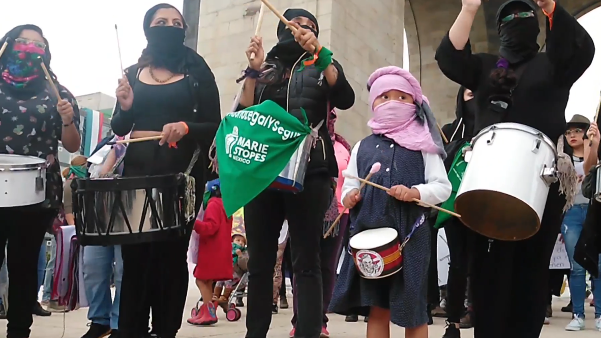 México: “Terremoto Feminista” marcha en la Ciudad de México en contra de la violencia de género