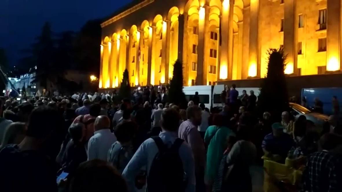 Грузия: Сотни митингующих собрались на ”финальную” акцию протеста