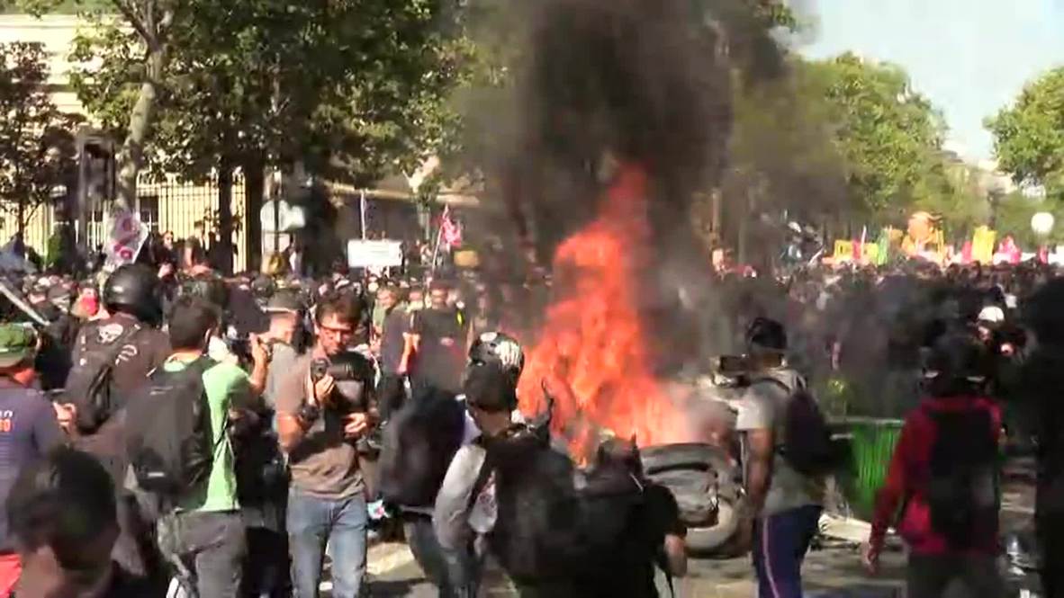 Francia: Fuegos y gas lacrimógeno en la protesta de los "chalecos amarillos" en París