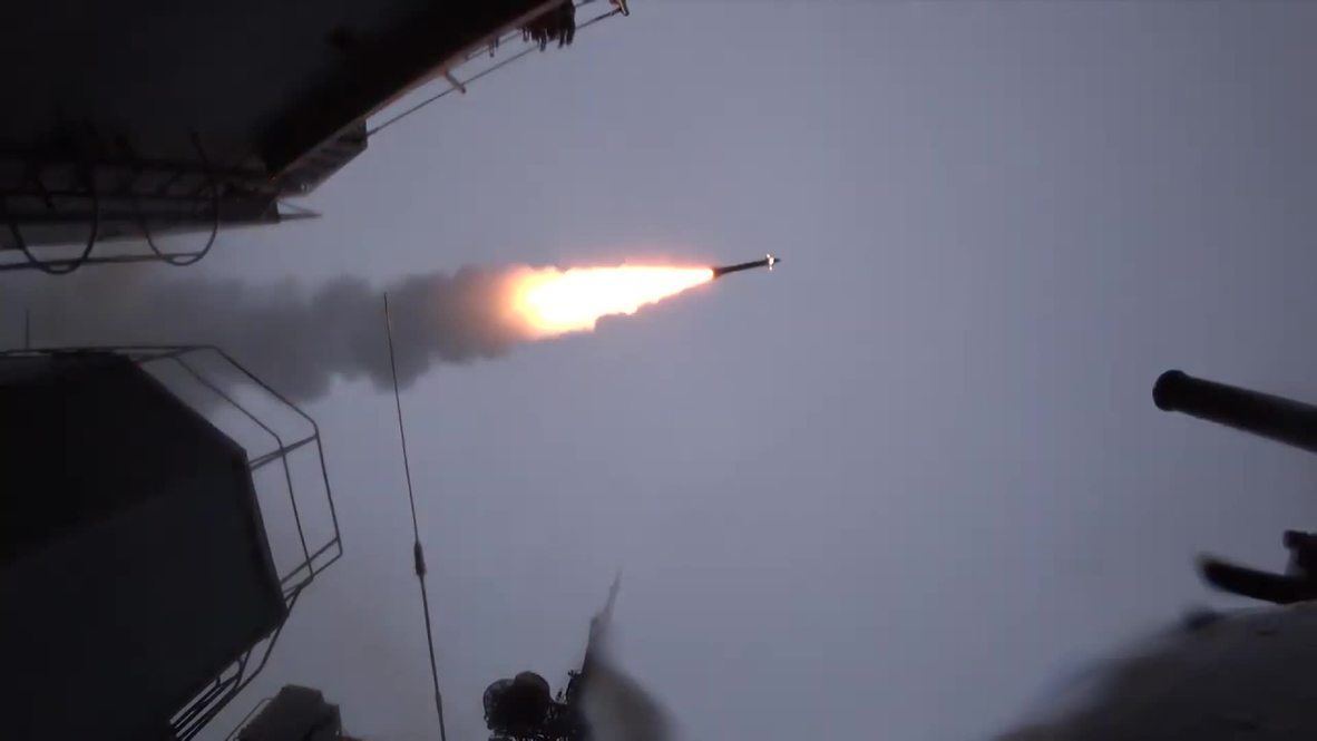 Россия: Минобороны РФ показало кадры стрельб противолодочного корабля из ЗРК "Кинжал"