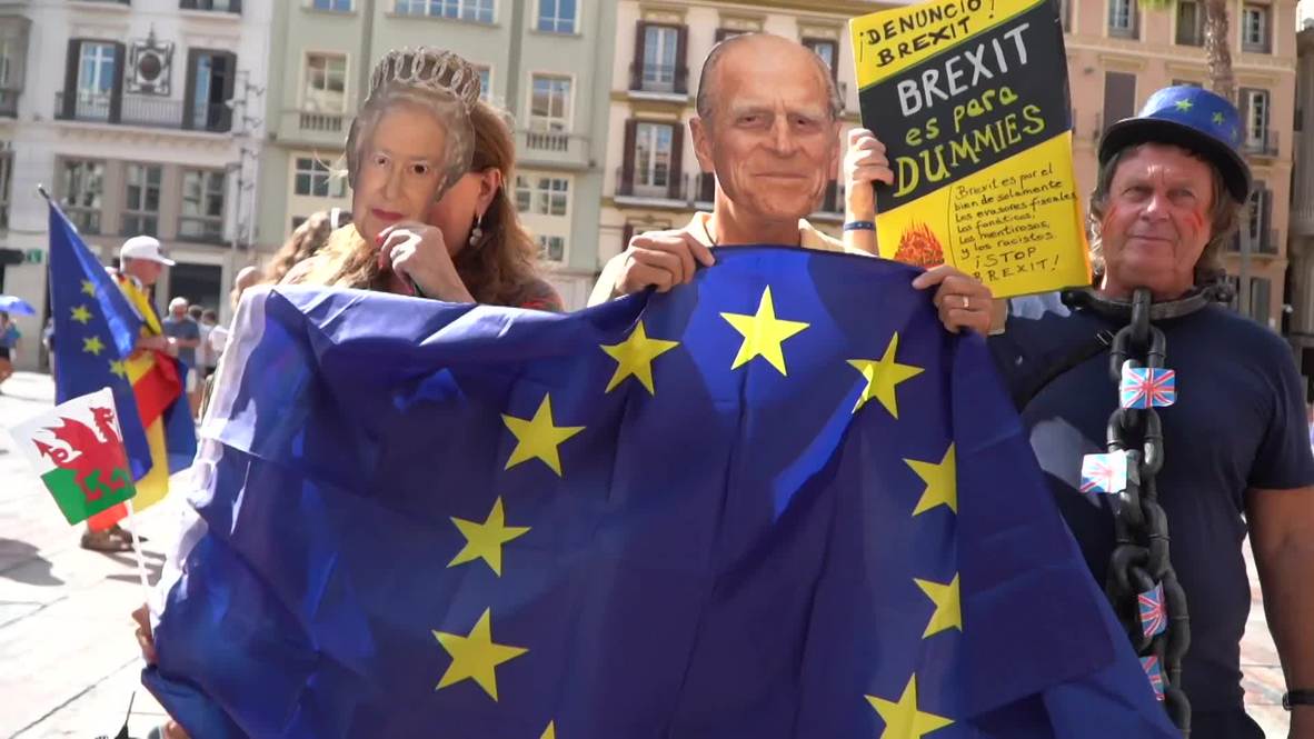 España: "Un completo desastre" - Residentes británicos organizan una protesta contra el Brexit en Málaga
