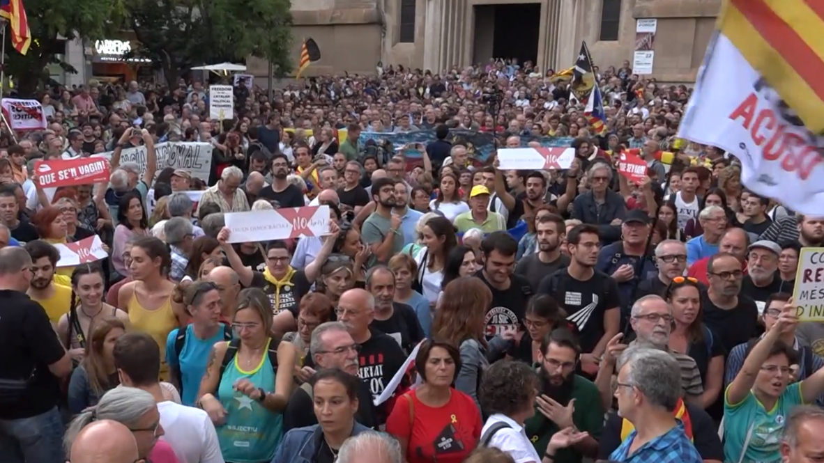 España: Cientos de personas protestan por la detención de miembros de CDR en Sabadell